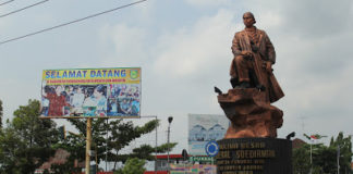 Patung Panglima Besar Jenderal Soedirman Purbalingga