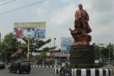Patung Panglima Besar Jenderal Soedirman Purbalingga Patung Panglima Besar Jenderal Soedirman Purbalingga