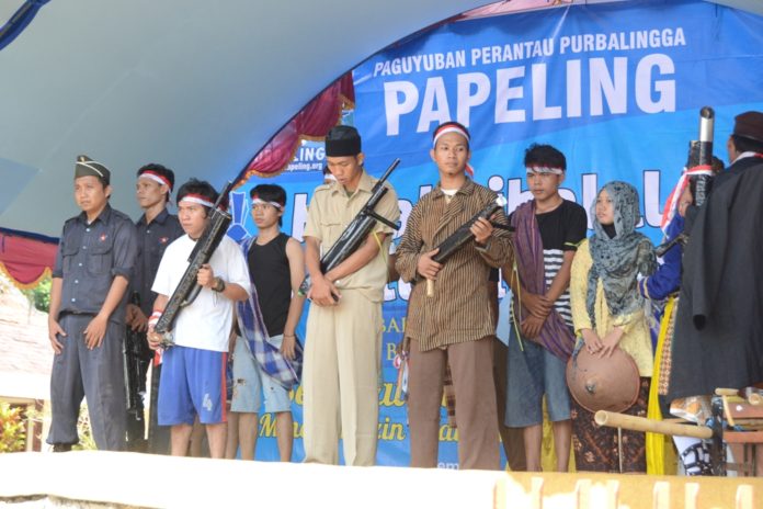 TeatrikalJanurKuning