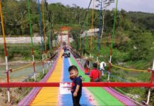 Jembatan Pelangi Dusun Sumingkir, Kecamatan Rembang jembatan pelangi