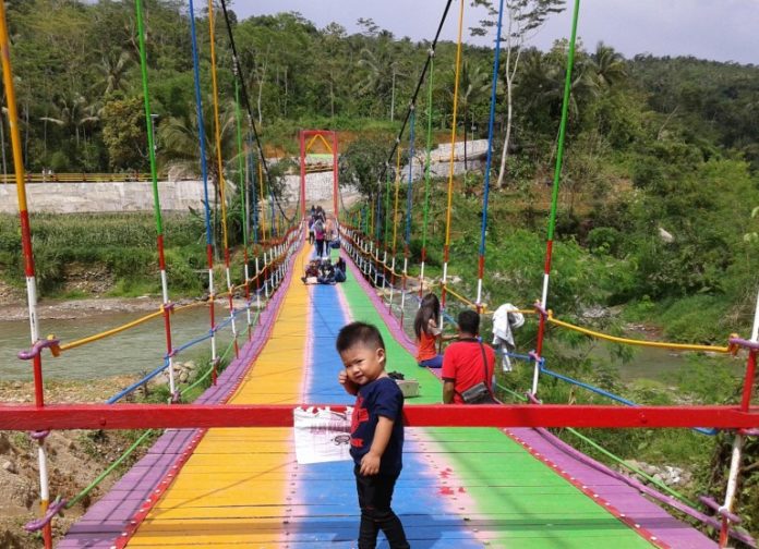Jembatan Pelangi DusunSumingkir2CKecamatanRembang jembatan pelangi