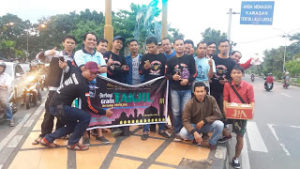 Pembagian Takjil Gratis sebelum Buka Puasa Bersama Korwil Bandung