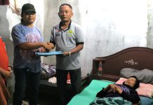 SAKIT DI PERANTAUAN, NENEK KASNI DITANGANI PEMULANGANNYA KE PURBALINGGA OLEH PAPELING